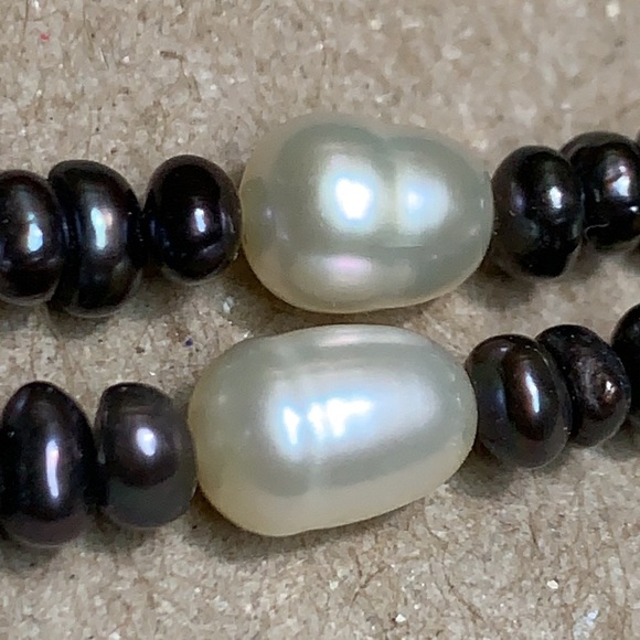 Lovely vintage two toned double strand genuine pearl necklace. - Picture 17 of 17